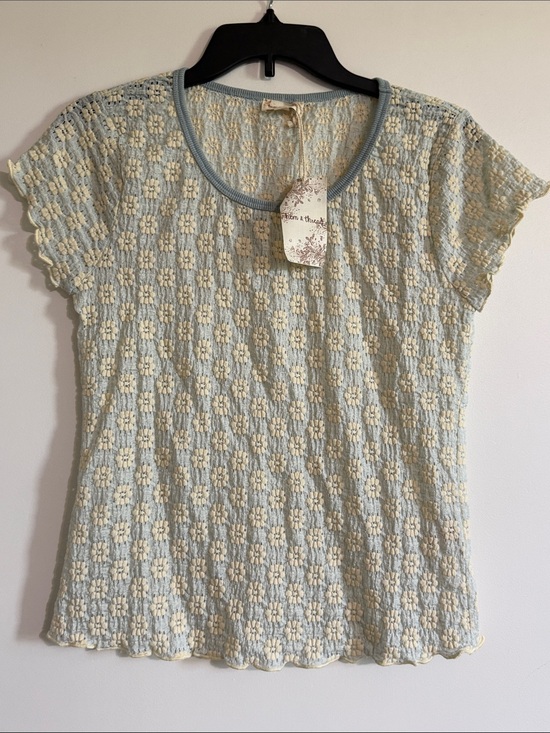 Hem & Thread Tops - Hem & Thread Pale Blue Knit Floral Short Sleeve Top with Cream Flowers